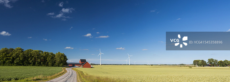 瑞典乡村全景与风力涡轮机图片素材