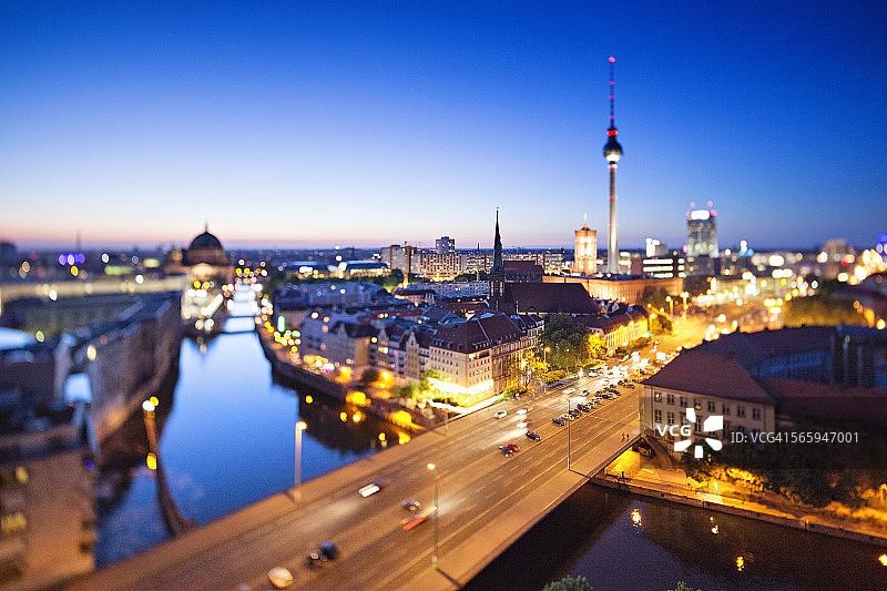 有电视塔的柏林城市景观图片素材