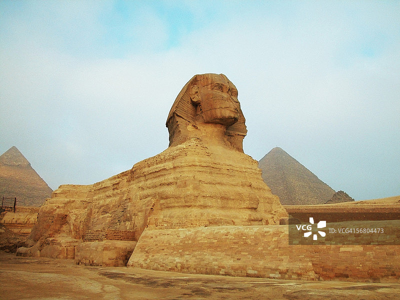 埃及开罗吉萨金字塔前的狮身人面像图片素材