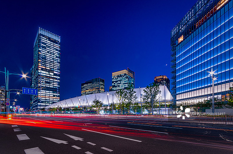暮光中的东京八重洲站图片素材