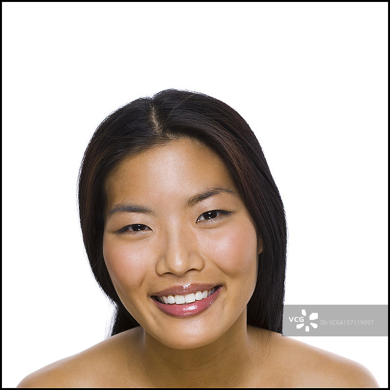 一个微笑的女人的肖像图片素材