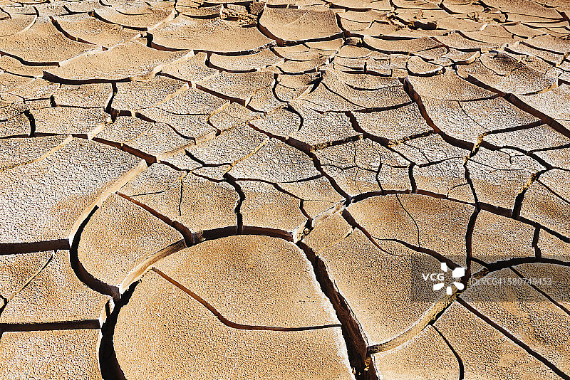 南美洲，智利，阿塔卡马沙漠干燥龟裂的土地图片素材