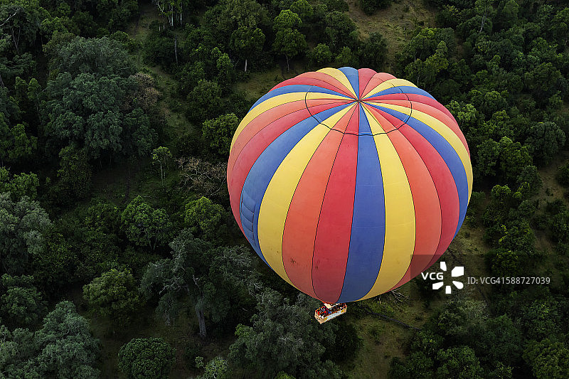马赛马拉上空的气球图片素材