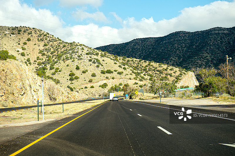美国新墨西哥州阿尔伯克基附近的I-40号公路图片素材