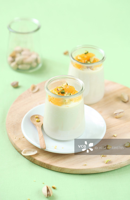 开心果意式奶冻配蜂蜜橙汁图片素材