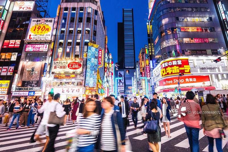 日本东京新宿区的夜生活图片素材