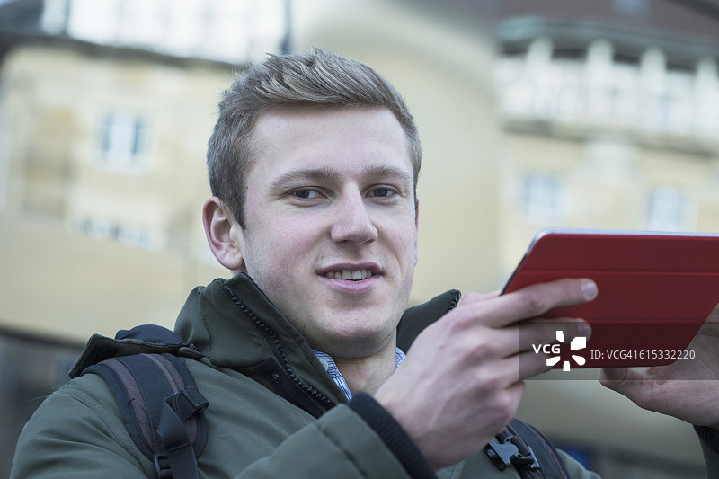 Portrait of a young student using digital tablet, Freiburg im Breisgau, Baden-Württemberg, Germany图片素材