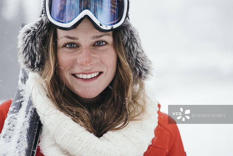 吸引人的滑雪者肖像图片素材