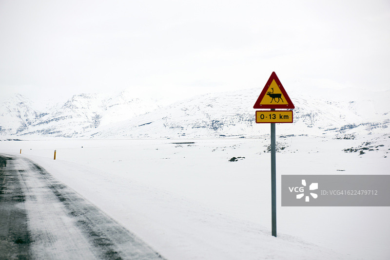 冰岛南部霍芬附近的警告标志图片素材