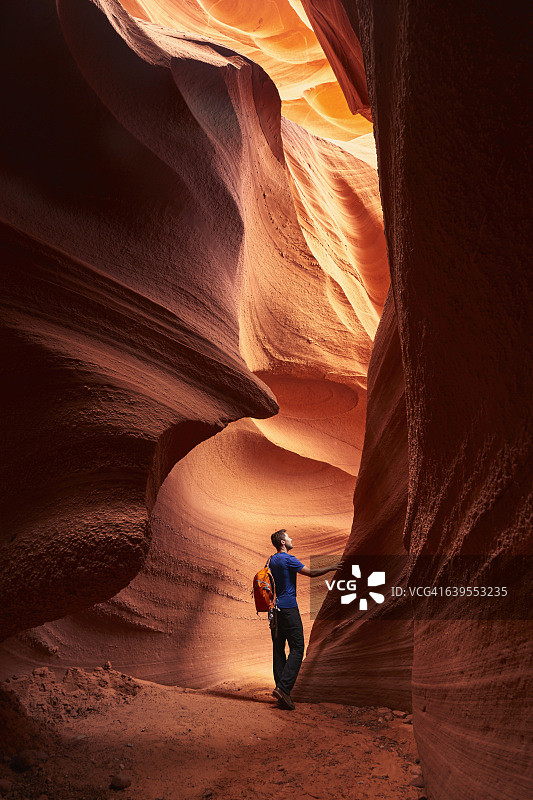 徒步旅行者，羚羊峡谷，佩奇，亚利桑那州图片素材