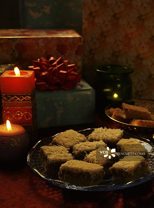 什锦阿拉伯糖果- Konafa，小麦粉蛋糕，芝麻脆图片素材