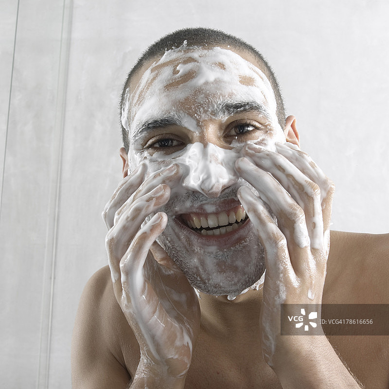 男士洗脸图片素材