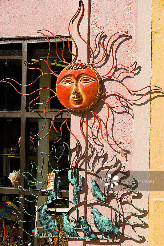 太阳雕塑墙上，圣奥古斯丁，佛罗里达，美国图片素材