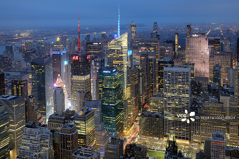纽约，曼哈顿，黄昏的天际线图片素材