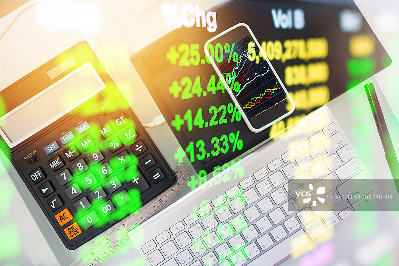 投资主题股市和金融业务分析股市与数字平板电脑图片素材