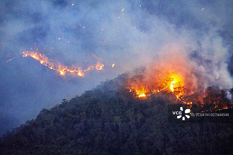 火灾，森林火灾，澳大利亚蓝山贾米森谷的丛林火灾图片素材