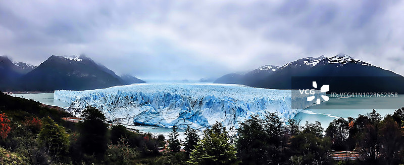 阿根廷莫雷诺冰川全景图图片素材
