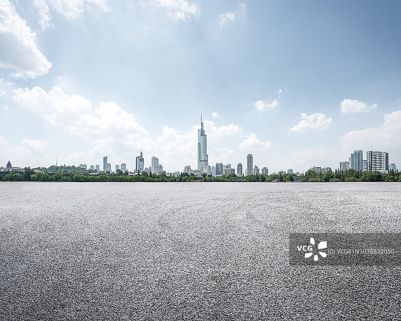 空停车场与城市景观背景图片素材