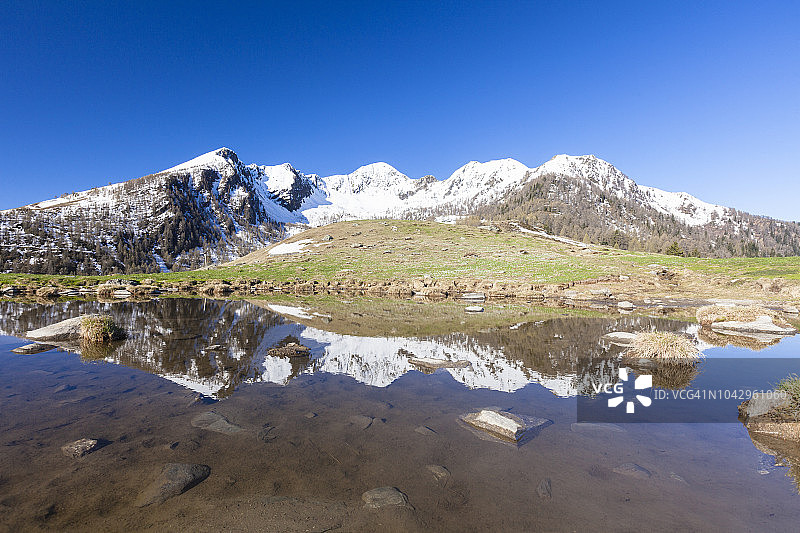 阿尔卑斯湖，奥拉诺的莫塔，Valtellina图片素材