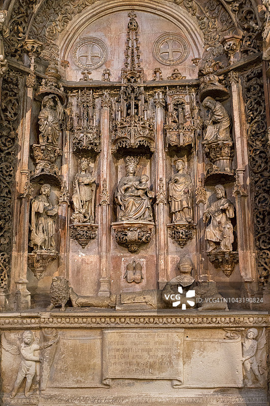桑丘一世安葬在葡萄牙科英布拉圣克鲁斯教堂的主礼拜堂图片素材