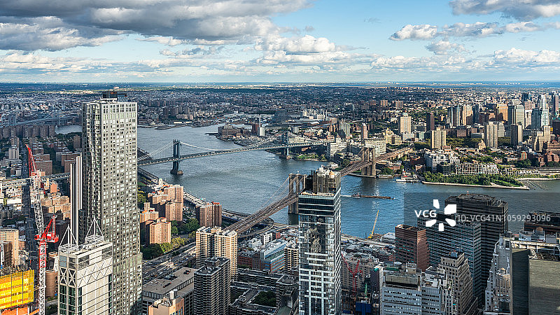 高角度的东河-纽约图片素材
