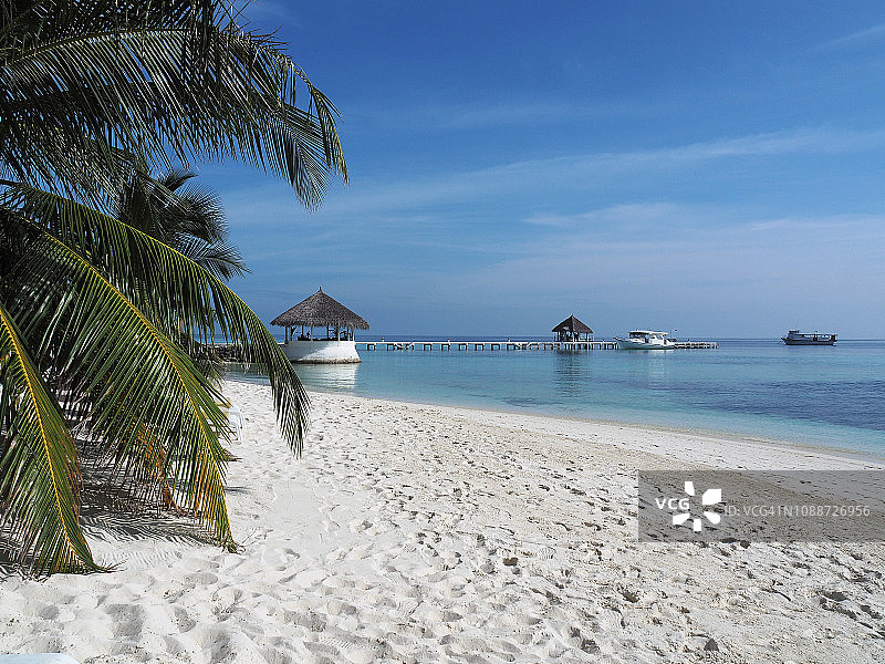马尔代夫，埃里亚杜岛的海滩和码头图片素材