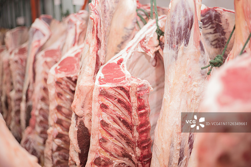 屠夫切割肉类食品行业概念图片素材