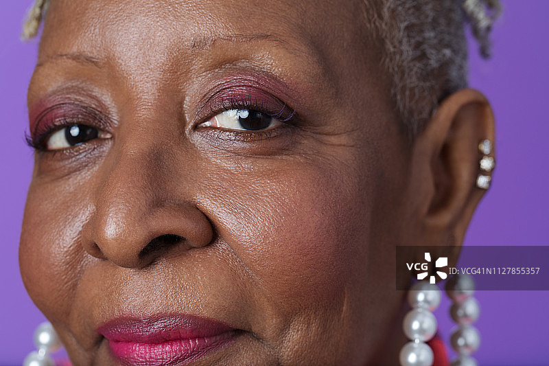 非裔美国人自信女人的肖像图片素材