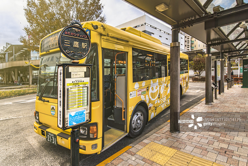日本吉卜力动画博物馆的公交车站，位于东京三高站广场。图片素材