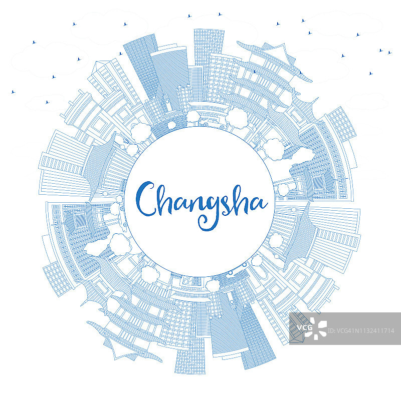 用蓝色建筑和复制空间勾勒出中国长沙城市天际线。图片素材