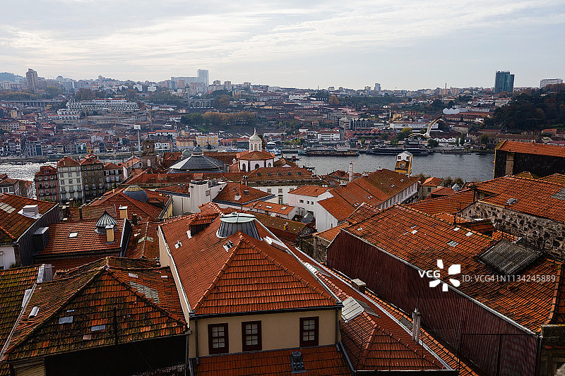 葡萄牙波尔图红色屋顶的城市景观图片素材