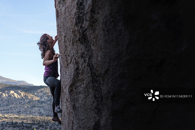 攀登者抱石，巴特米尔克斯，Bishop，加州，美国图片素材