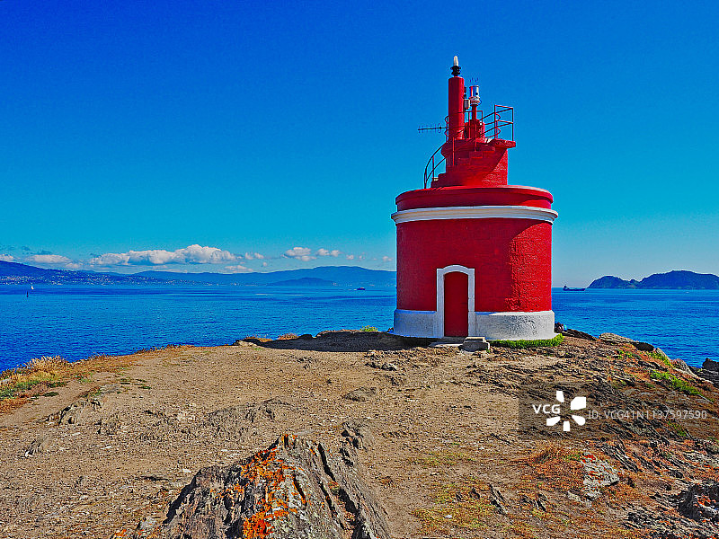 加利西亚的Punta Robaleira红色灯塔图片素材