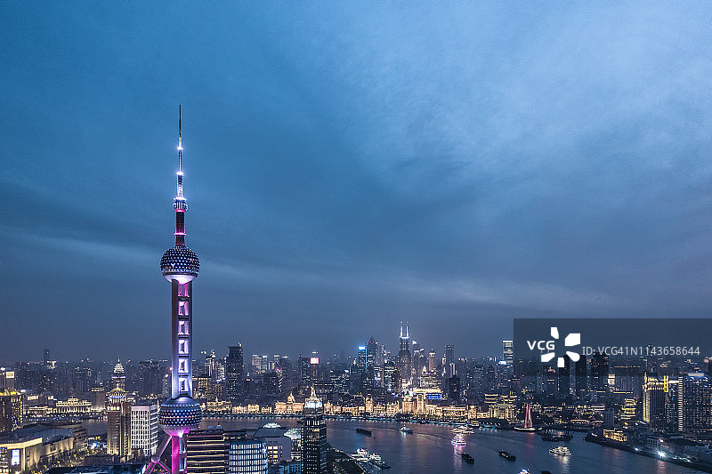 上海陆家嘴金融区夜间鸟瞰图图片素材