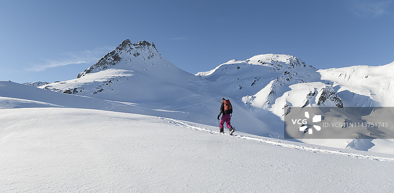 瑞士，Bagnes, ca贝恩，Marcel Brunet, Mont Rogneux，在山上滑雪图片素材