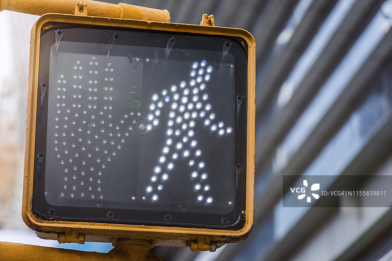 行人红绿灯的特写。纽约，纽约。图片素材