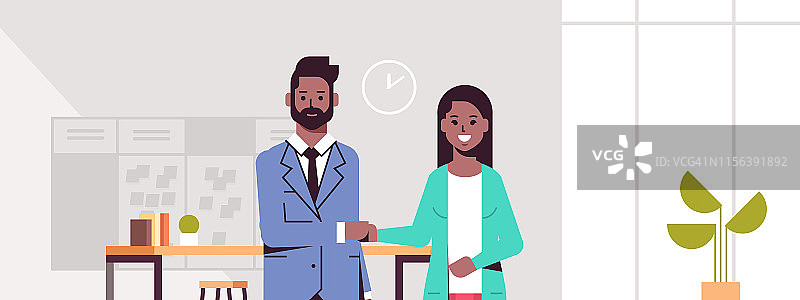 商业伙伴男人女人握手非裔美国夫妇握手在会议期间协议伙伴关系概念现代联合办公中心办公室内部平面肖像水平图片素材