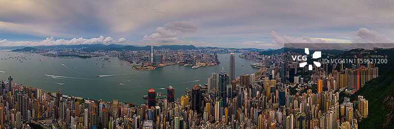 无人机拍摄的香港城市天际线，日落的景象，香港图片素材