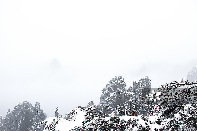 中国安徽省黄山雪后的风景图片素材