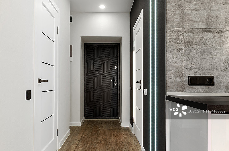 新空公寓的内部，镶木地板的长居家走廊，白色墙壁和门，复印空间。入口走廊图片素材