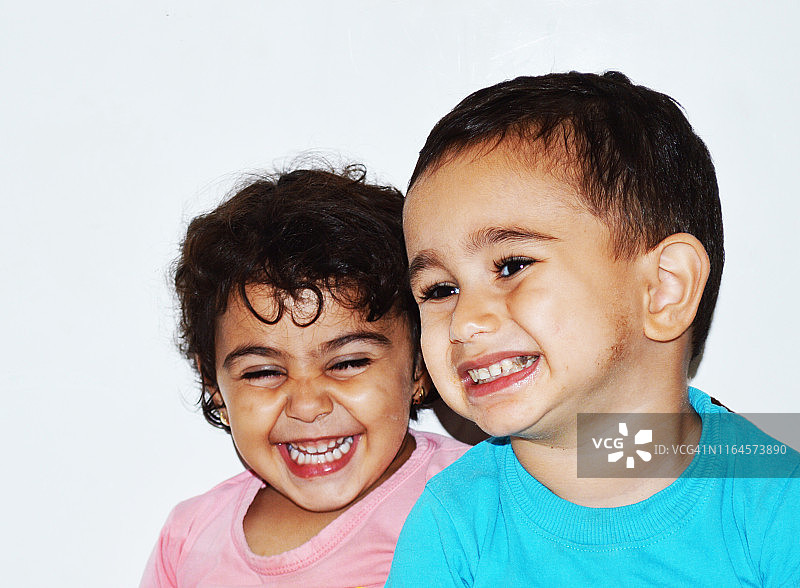 孩子们的笑声和爱和友谊图片素材