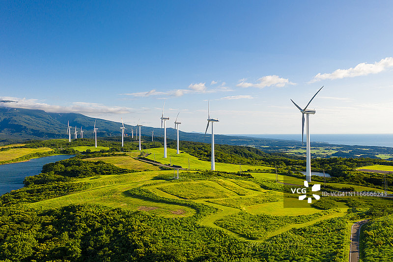 日本秋田市Nikaho高地的风力涡轮机图片素材