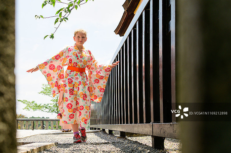 日本京都，穿着和服的女孩图片素材