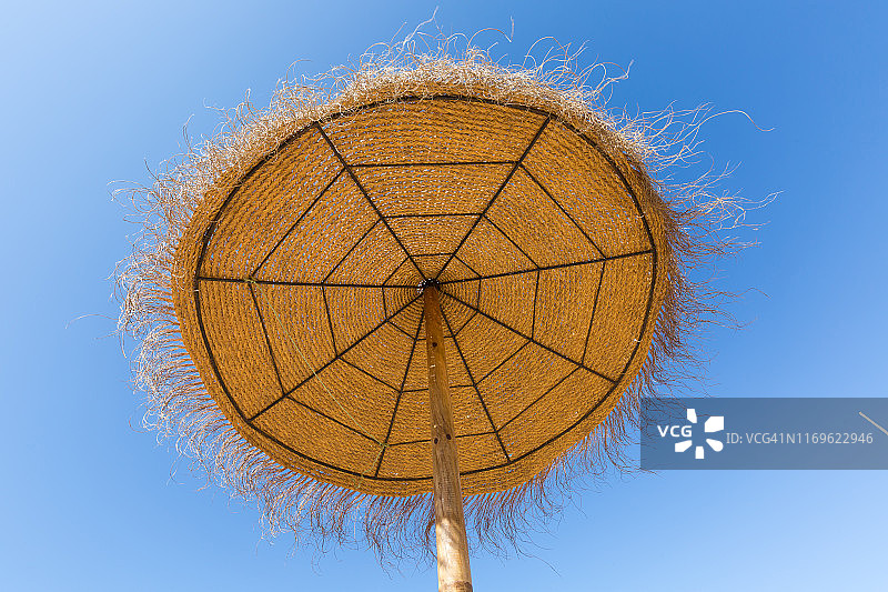 蓝天沙滩伞图片素材