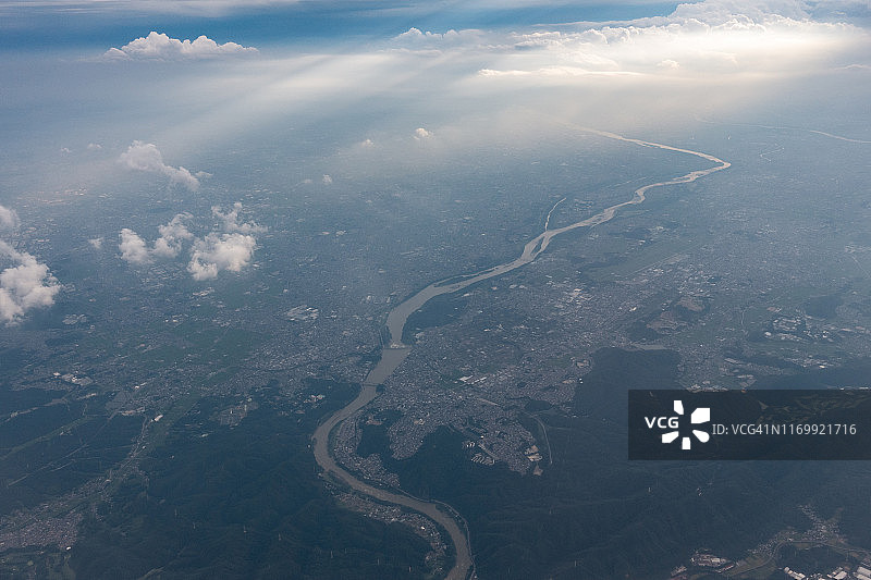日本岐阜县的日落阳光从飞机上鸟瞰图片素材