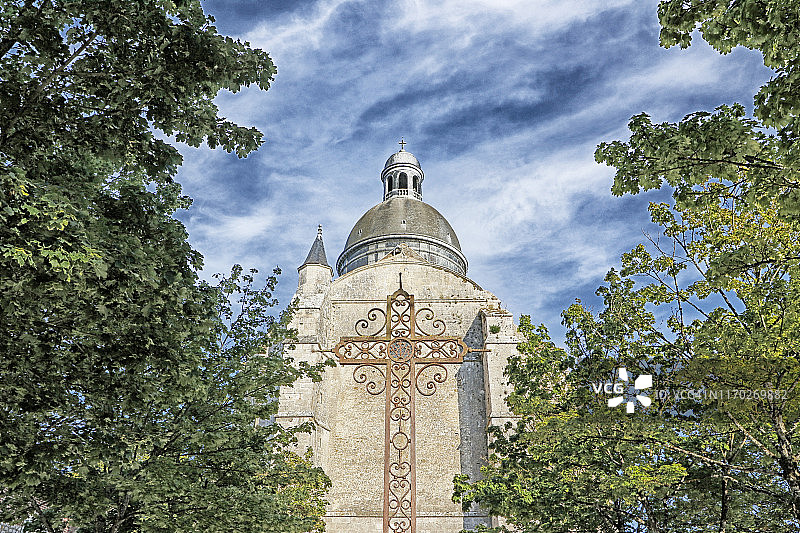 普罗文斯法国中世纪城市普罗文斯圣奎里亚斯教堂。图片素材