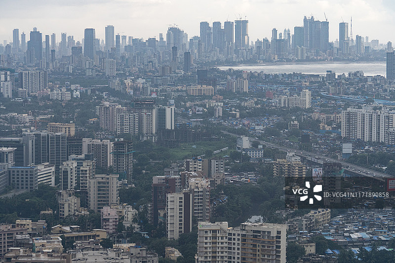 印度马哈拉施特拉邦孟买白天的飞机鸟瞰图图片素材