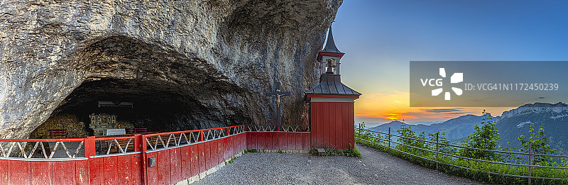 瓦尔德基奇里的日出全景。埃本纳普，阿彭策尔州，瑞士。图片素材