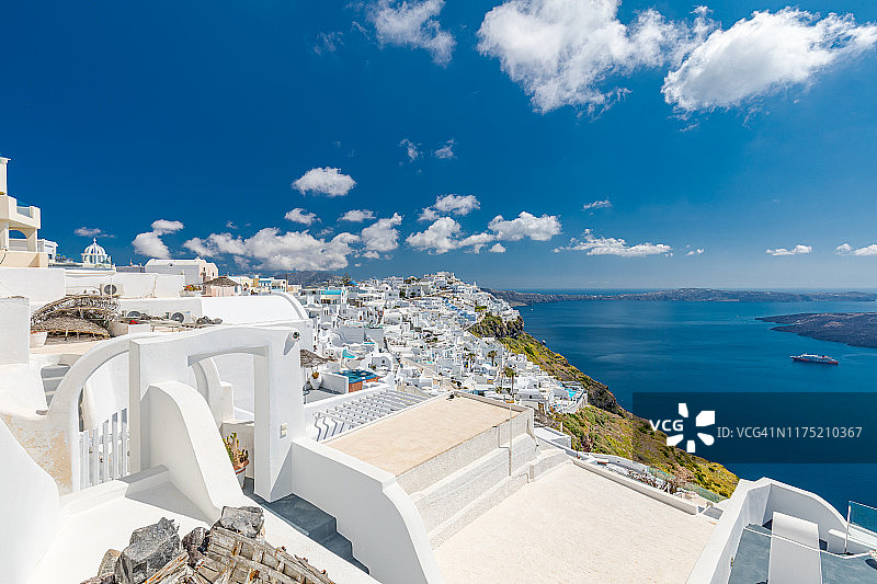 希腊圣托里尼岛的白色建筑。美丽的夏季景观，海景。图片素材
