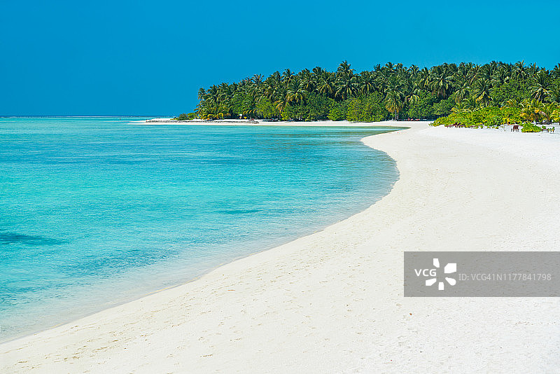 马尔代夫，南阿里环礁，纳拉古拉伊胡太阳岛度假村的沙滩图片素材